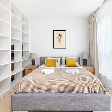 Sierpinskiego 1A - Studio With Balcony & Desk - Remote Work By Noclegi Renters Varşovia Exterior foto