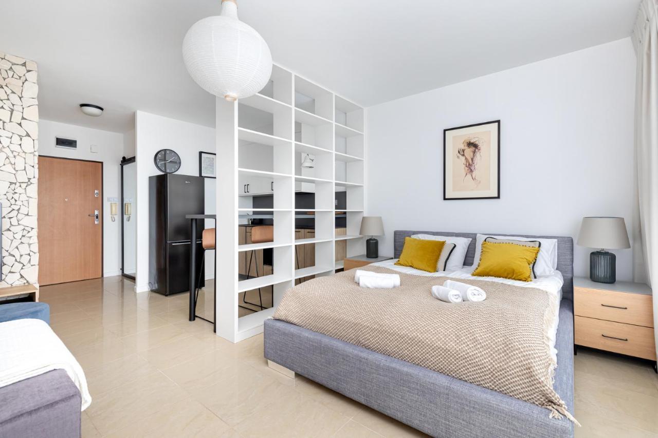 Sierpinskiego 1A - Studio With Balcony & Desk - Remote Work By Noclegi Renters Varşovia Exterior foto