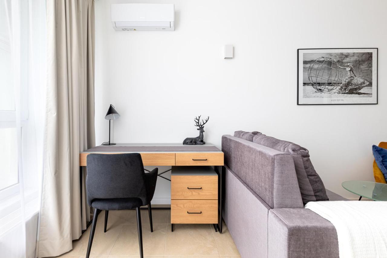 Sierpinskiego 1A - Studio With Balcony & Desk - Remote Work By Noclegi Renters Varşovia Exterior foto